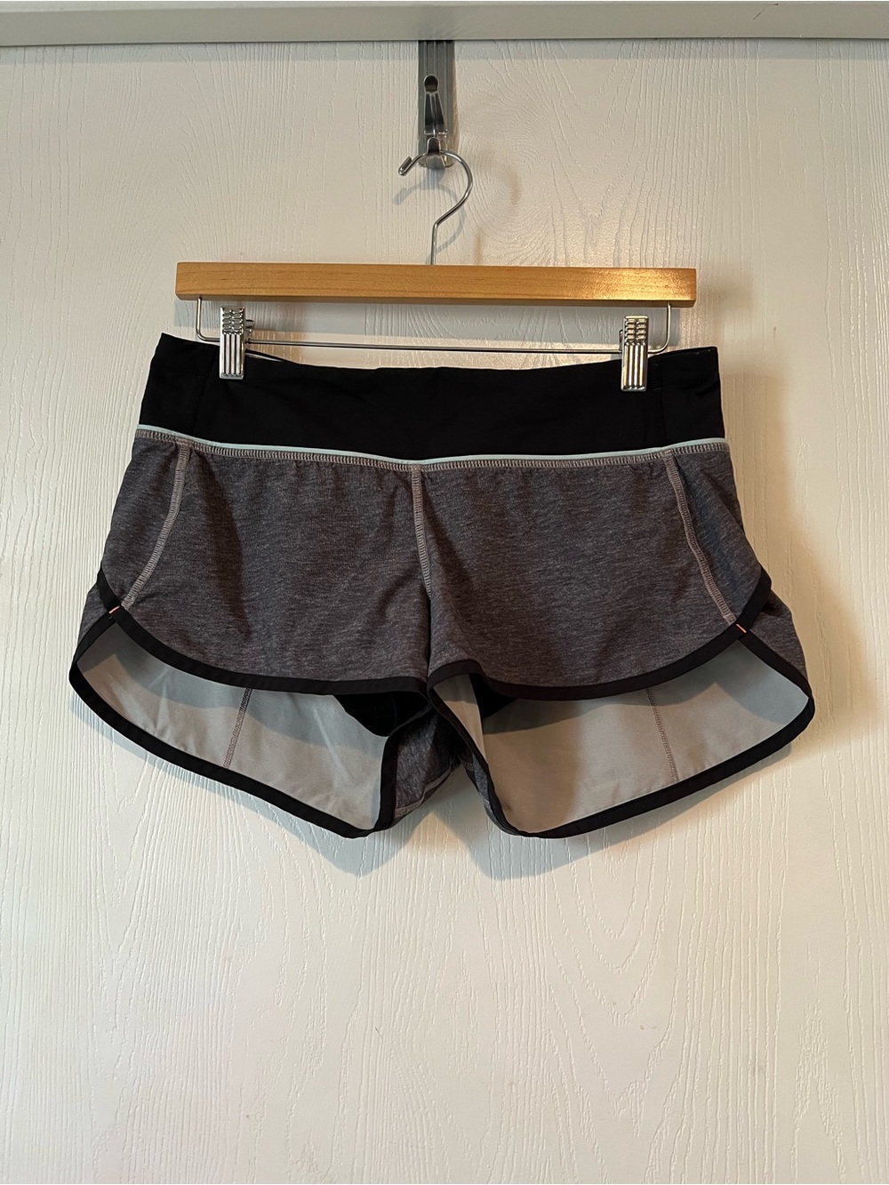 Lululemon Speed Up 2.5”  Heathered Grey Black Shorts Women Size 6